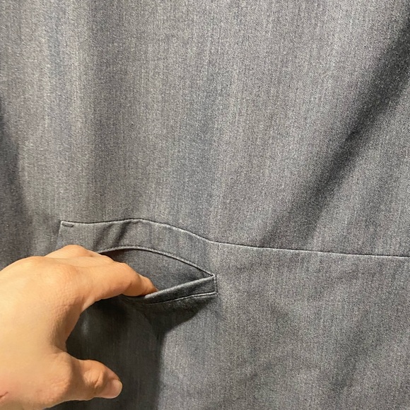 Figs Scrubs Women  Sz L gray color with pockets in front - Picture 7 of 7